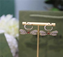 Pendientes llenos de perlas de diseñador Pendientes con dijes de abeja Letra doble Pendientes de diamantes Pendientes de diamantes de imitación coloridos con Sta1160282