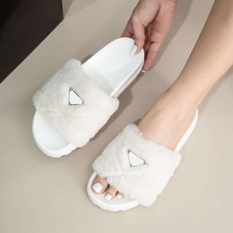 Designer prads Fur Slides Hot Selling Pluche Slippers voor Dames Slippers Dames Driehoek Standaard Dikke Zool Damesschoenen