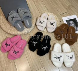 Pantoufles de fourrure de concepteur Arcs Fluff Sandal Peluche Plate-forme antidérapante Appartements Slip Chaussures de luxe Femmes Tongs chaudes Furry Slides Mocassins Teryxs Mules