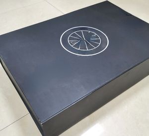 Designer geschenkverpakkingen C-dier zwarte vliegtuigdoos Speciale harde golfkartonnen doos Grote winterkledingverpakkingsdozen