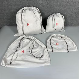 Envolturas de regalo de diseñador Bolsas para el polvo H Bolsa de algodón Zapatos Bolsa de tela con cordón Bolsas de almacenamiento de ropa Dos tamaños disponibles