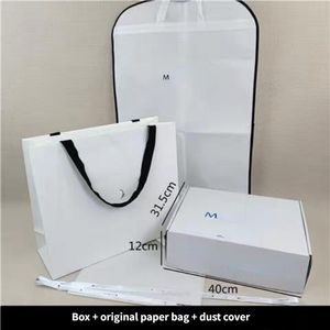 Envolturas de regalo de diseñador M Chaqueta de plumón Caja de regalo Caja de embalaje Cubierta antipolvo Bolsas de papel Cinta Papel de seda Pxx