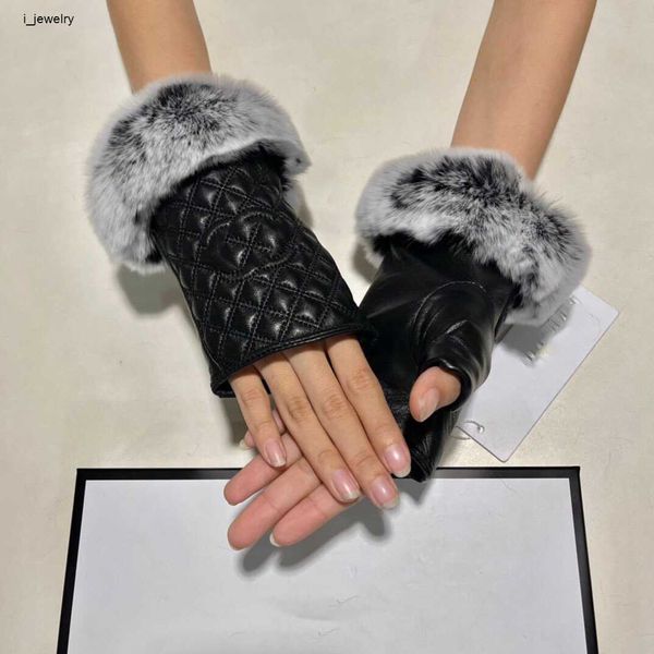 Diseñador chica cony pelo piel de oveja Guantes sin dedos Logotipo bordado guantes cortos para mujer Mitones Regalo de invierno Incluye caja de marca