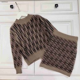 Designer Girls Dress Suits Autumn Sets Grootte 100-150 cm 2pcs Alfabet Gedrukte Jacquard Breat Sweater en Hip Wrap Rok aug21