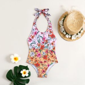 Designer Girls Flowers Imprimé en une seule pièce de maillot de bain pour enfants à lacets Swnewwear Backless Summer Beach Bathing Cuissiers Fashion Children Holiday Spa Spa S1349