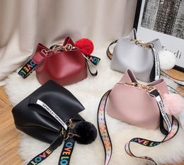 Designer Girls Pu Leather Bucket Handbag Kids Kids Love Letter Sangle One Bags Sacs Lady Style Pompom Sac A59506227071