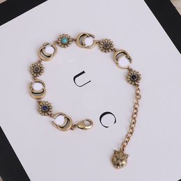 Designer Girlsl Women Letter Bracelets Elegant 18K Gold Floon Floar Bangles Bracelet Chain Fashion Jewelry Party with Box