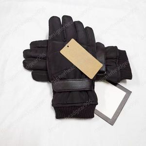 Guantes de diseñador Guantes para hombre Guantes cálidos para mujer Guantes de ciclismo antideslizantes integrados de piel cálida de invierno para mujer Guantes forrados de felpa de invierno