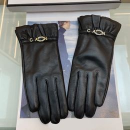 Gants de créateurs Hiver et Automne Mode Femmes Cuir Cachemire Mitaines Gant Cristal Marque Lettre Sport En Plein Air Chaud Gants D'hiver