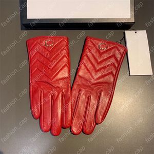 Guantes de diseñador Mujeres Invierno Cálido Mitones de cuero Moda Hardware de lujo Hombres Guante Cinco dedos Manopla de pantalla táctil con caja 2 colores