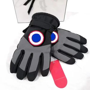 Gants de créateur Femmes Doigt Cadeau Laine Mouton Hommes Cinq Doigts Mitaines Nouvelle Équitation Imperméable Plus Velours Chaud Exercice Moto Gants De Ski CSG23112710-8