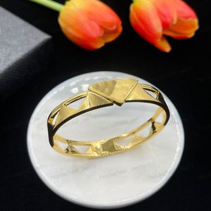 Designer gouden armband, klassieke driehoekige manchet, mode-persoonlijkheid eenvoudig, Kerstmis, geschenken