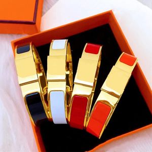 Designer Bracelet Gold Clic Bracelet Femmes Men Classiques Bijoux Titane Couleur en acier inoxydable Sélection
