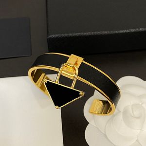 Designer Gold Bracelet MensLove Bangle pour les femmes Bijoux P Luxe Classique Bracelets Charme Bracelets Perlé Manchette Bracelet Chaînes 236262C