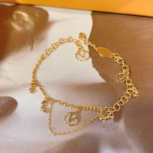 Bracelets en or designer Luxurys Designers Love Love Bangle Womens Letters Flower Charm Bracelet Bracelet Fashion Jewellery235Z