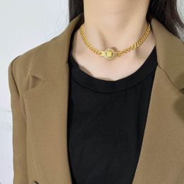 Colliers de chaîne en or de concepteur pour hommes femmes chaînes à maillons cubains pendentif V bijoux de luxe collier ras du cou vintage épais dames avec boîte 2023