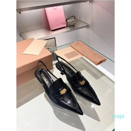 Designer or pièce pointu chat talon sandales femme 2023 passerelle modèle Baotou bouche peu profonde talons hauts mode chaussures simples