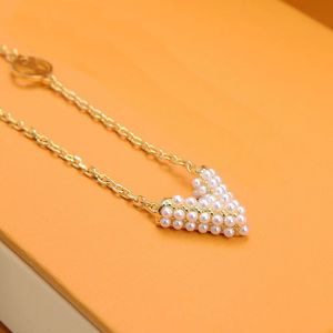 Designer couleur or femmes collier femmes V lettres femmes pendentifs colliers de perles dames chaînes bijoux de luxe CHD23082521 capsboys
