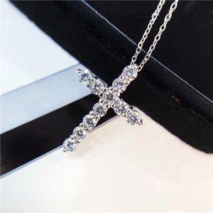 Concepteur Gold Cross Pendant Colliers pour les femmes brillant Bling S925 Sterling Silver Diamond Crystal Link Chain Collier Collier Bijoux Gift