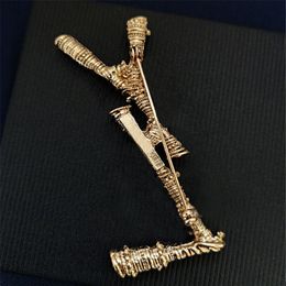 Designer gouden letter broche pin voor mannen en vrouwen 4*7cm pak kledingpennen luxe mode sieraden cadeau ee