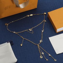 Collier en or de créateur, collier pendentif classique à double chaîne en forme de fleur de cristal de l'alphabet romain, bijoux élégants pour femmes, saint-valentin, noël, cadeaux