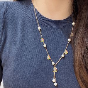 Collares de oro de diseñador con collar de cadena larga de perlas para mujer como regalo de boda de aniversario de alta calidad