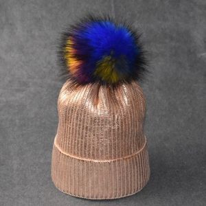 Diseñador Estampado de oro Punto Pom Gorros Sombreros para hombres Mujeres Estampado de plata Gorra de calavera Sombrero cálido de invierno con accesorios de bolas de piel de colores