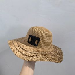 Diseñador Grass Braid Sombreros de ala ancha Hombres Mujeres Sombrero de cubo de paja Cuerda C Cap Sun Prevent Bonnet Snapback Múltiples colores con correa de barbilla ajustable para protección solar