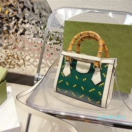 Designer -Green Letter Printing Leather Bamboo Joint Hand Shank Totes Fashion Retro High Capacity Womens Single-Shoulder Bag Luxury Women Elegance Handbag