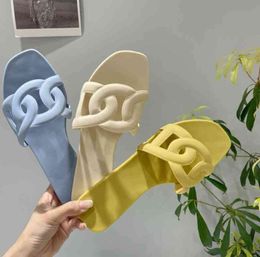 Designer H Familie E Slippels Holiday Macaron Color Pig Nose Jelly Beach Shoes Ins Ins Tide Flat Bottom Sandals voor vrouwen in Hrwe