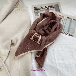 Designer H Home Bufanda al por mayor para el invierno y el otoño de 2023 New South East Gate Otoño Invierno Carta Doble cara de punto Versátil INS Cuello de lana