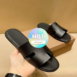 Designers H Slippers H Pantres de Sands pour hommes en été en été avec un sentiment de marche sur les excréments des excrément