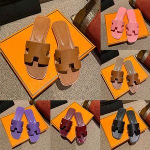 Designer Beach Slides Pantoufles Sandales pour femmes Dames Mules d'été Casual Mode Luxe Classique Plat Cuir Solide Chaussures de maison