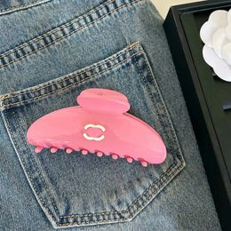Designer Hair Clips Lettres Pink Hair Claws Femmes Girls Elegant Shark Clip Hair Accessoires pour femmes