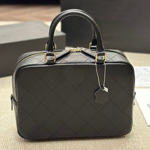 Bolso de diseñador Maletines de lujo Bolso de mano para hombre Bolso de cuero genuino Bolso de gran capacidad para mujer Bolso acolchado con entramado de diamantes Bolsos con insignia de metal Bolso de hombro Bolso cruzado