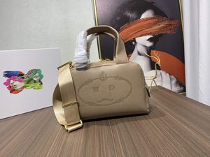 Bolso de diseñador Bolso de mensajero Triángulo de cuero de moda Bolso de hombro estándar para mujer Todo el bolso cruzado de lujo Red roja recomendada con caja