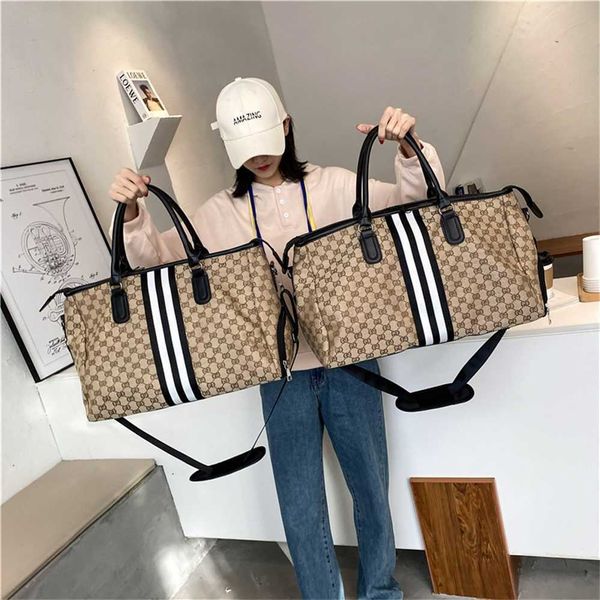 60% de réduction Nouveau tissu lettre haute capacité sac de voyage femme imperméable noir et blanc bande sac de sport pour hommes sacs à main de mode