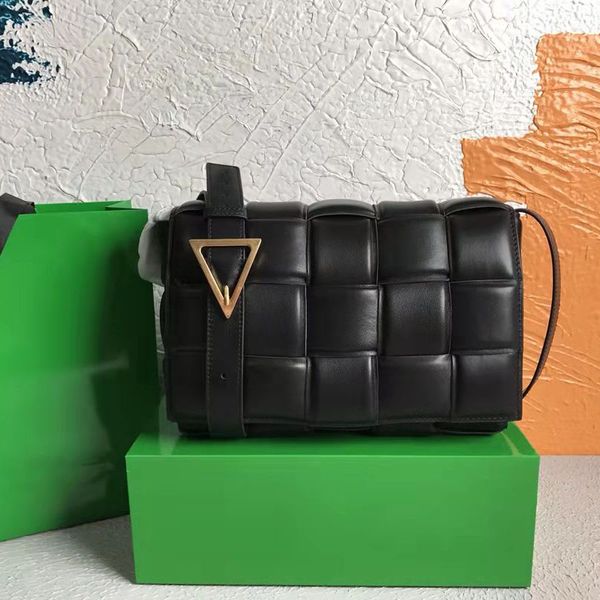 Bolsos de hombro de moda Bolso de mensajero para mujer Bolso de diseñador Bolsos cruzados Ocio Temperamento Plisado Tela escocesa Tejido Cojín de cuero de vaca Acabado dorado Bolsos de metal