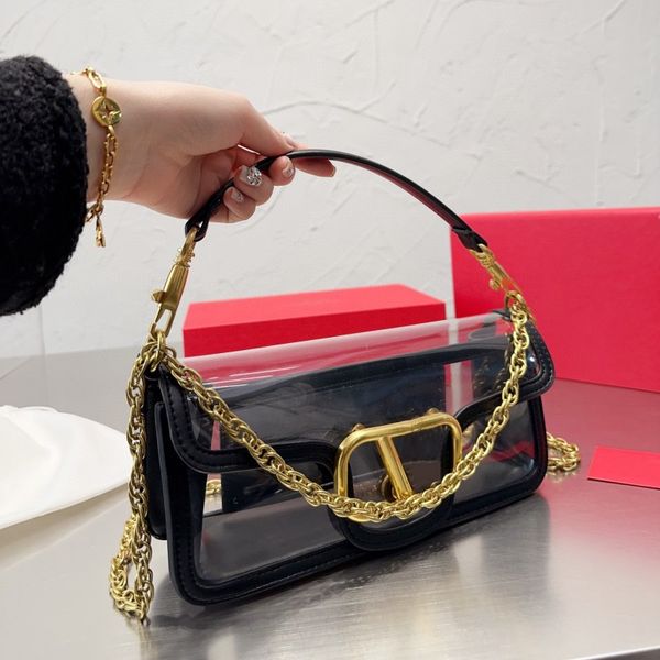 Bolso de diseñador Bolso de un solo hombro para mujer Bolso transparente de moda Bolsa de plástico de PVC Logotipo dorado Cadena Bolso para axilas Verano Nuevo bolso baguette Bolso para banquete