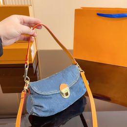 Bolso de diseñador Mujer Top Original Denim Armpit Bag Moda Tote Bolsos de mujer Tamaño grande de mezclilla