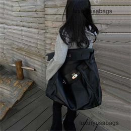 Sacs de main de créateurs Fashion 50 cm Bags de bacs Nouveaux hommes et sacs de fitness pour femmes sac à bagages à bagages grands en cuir souple devraient wn-jdt3