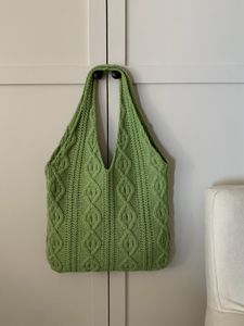 Bolsos de diseñador Verano Nuevo Bolsos de playa tejidos a mano vintage Tejido de lana Ahueca hacia fuera Bolsos de mano multicolores Bolso con patrón en zigzag Bolso de compras de moda para mujer Verde