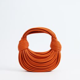 Bolso de noche de cuero tejido a mano de diseñador: cuero genuino, elegancia francesa, minimalismo geométrico, bolso de fideos - bolso informal exclusivo elegante negro naranja