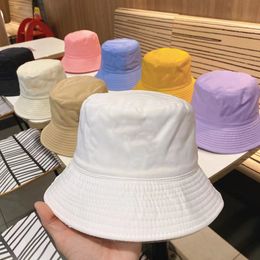 Designer Hat Classic Black Bucket Hat Metal Classic Inverted Triangle Logo Badge for Men and Women Fashion Casual Sun Hat