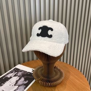 Chapeau de créateur casquette de baseball brodée casquette à visière en laine d'agneau pour femmes décontracté polyvalent style cool beau chapeau (B0109)