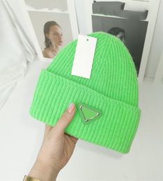 Chapeau de créateur Mode Bonnet tricoté Classique Designer Cadeau Lettre pour hommes et femmes Chapeau sans bordure de haute qualité Loisirs d'hiver Outd