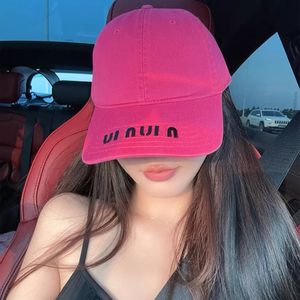 Hombo de diseño para mujeres Letras de lujo Capilla de béisbol de color sólido Fashion Simple Baseball Cap-Baseball Hat Hat Casual, Four Seasons puede usar una variedad de colores