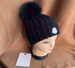 Chapeau de créateur bonnet tricoté bonnet en peluche chaud de la même couleur 4 couleurs hiver essentiel produit unique accessoires de mode7916936