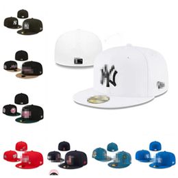 Chapeau de créateur Baseball Fitted Hats Classic Outdoor Sports Men vend des bonnets Casqueur Mélange de commande Taille 7-8