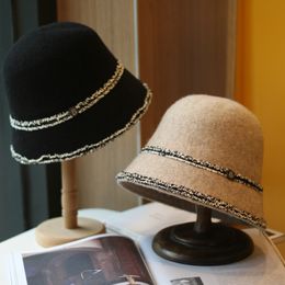 Chapeau de créateur Vintage Élégant Hat de pêcheur en tricot en laine avec bord Fur Edge CHAPEAUX DE SHOITS AUTOMNE ET ÉDITION WILIN